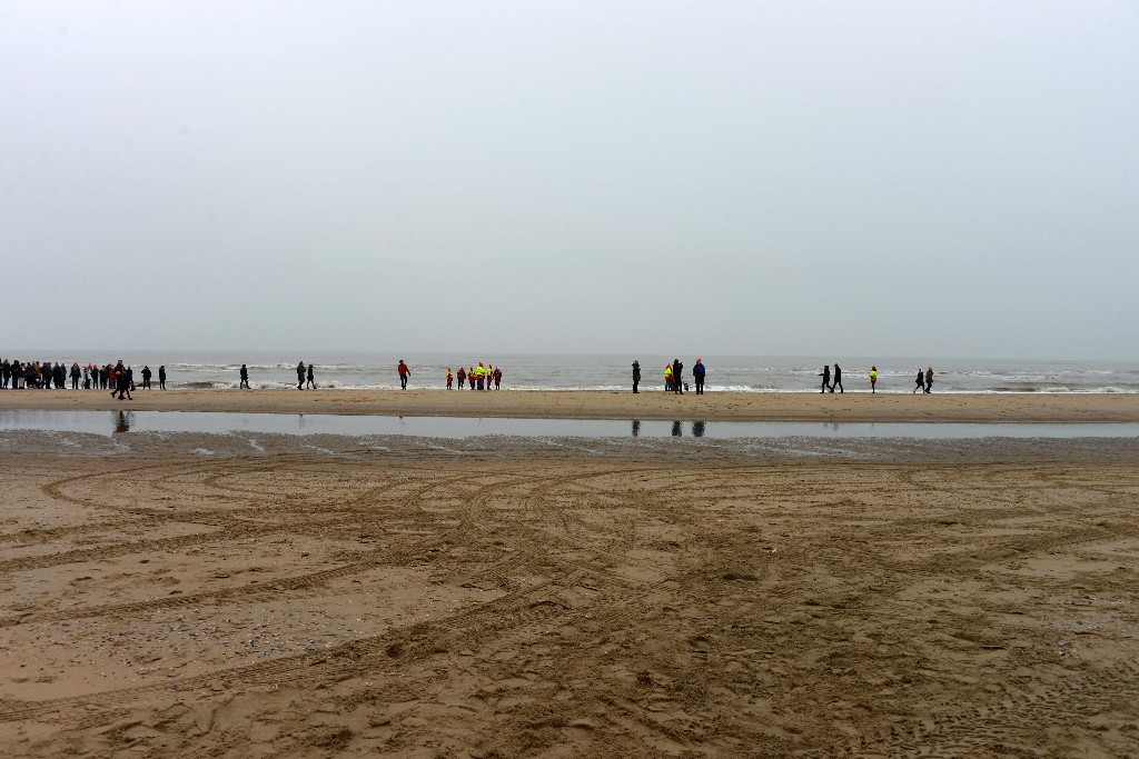 ../Images/Nieuwjaarsduik Noordwijk 2020 008.jpg